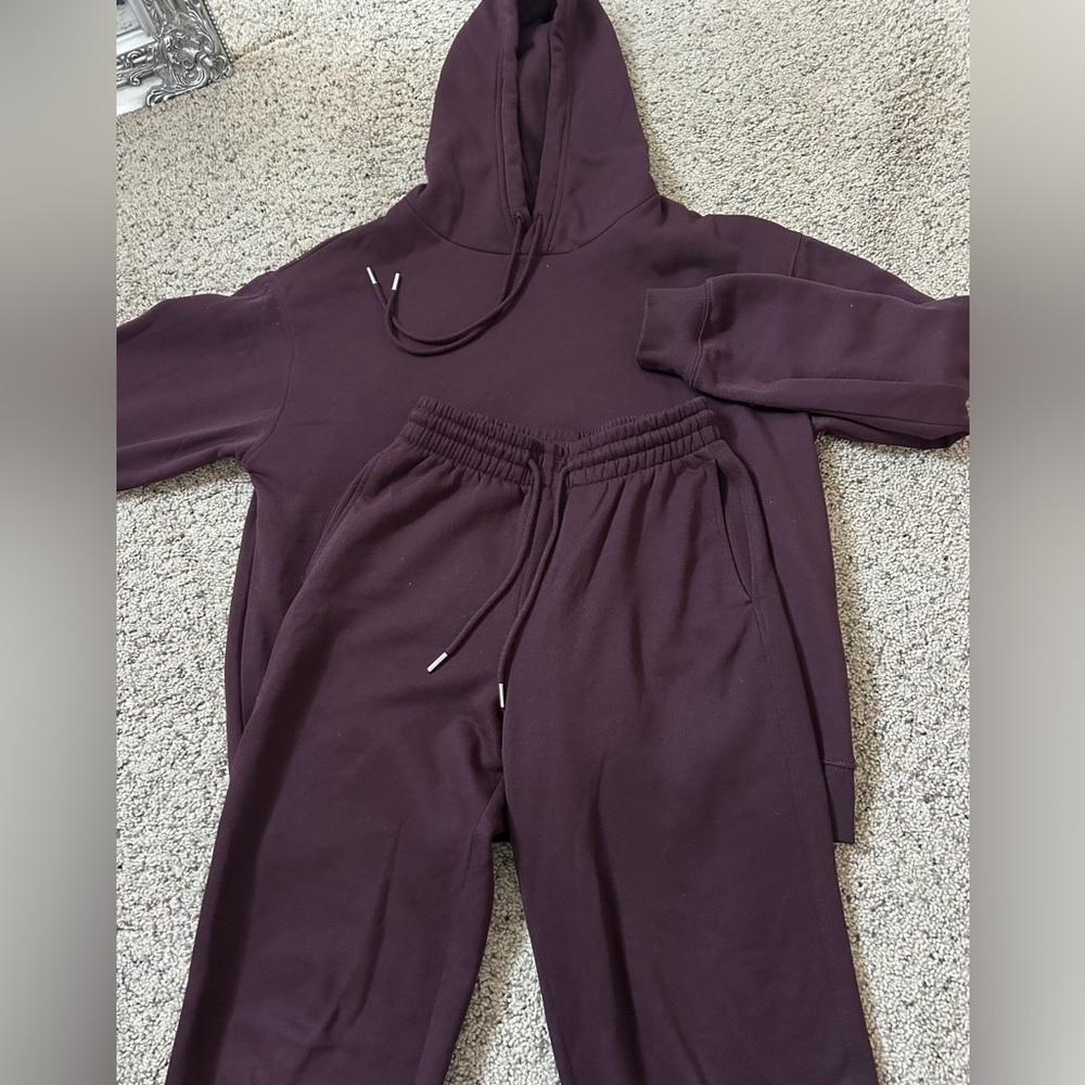 H&M matching burgundy sweatsuit